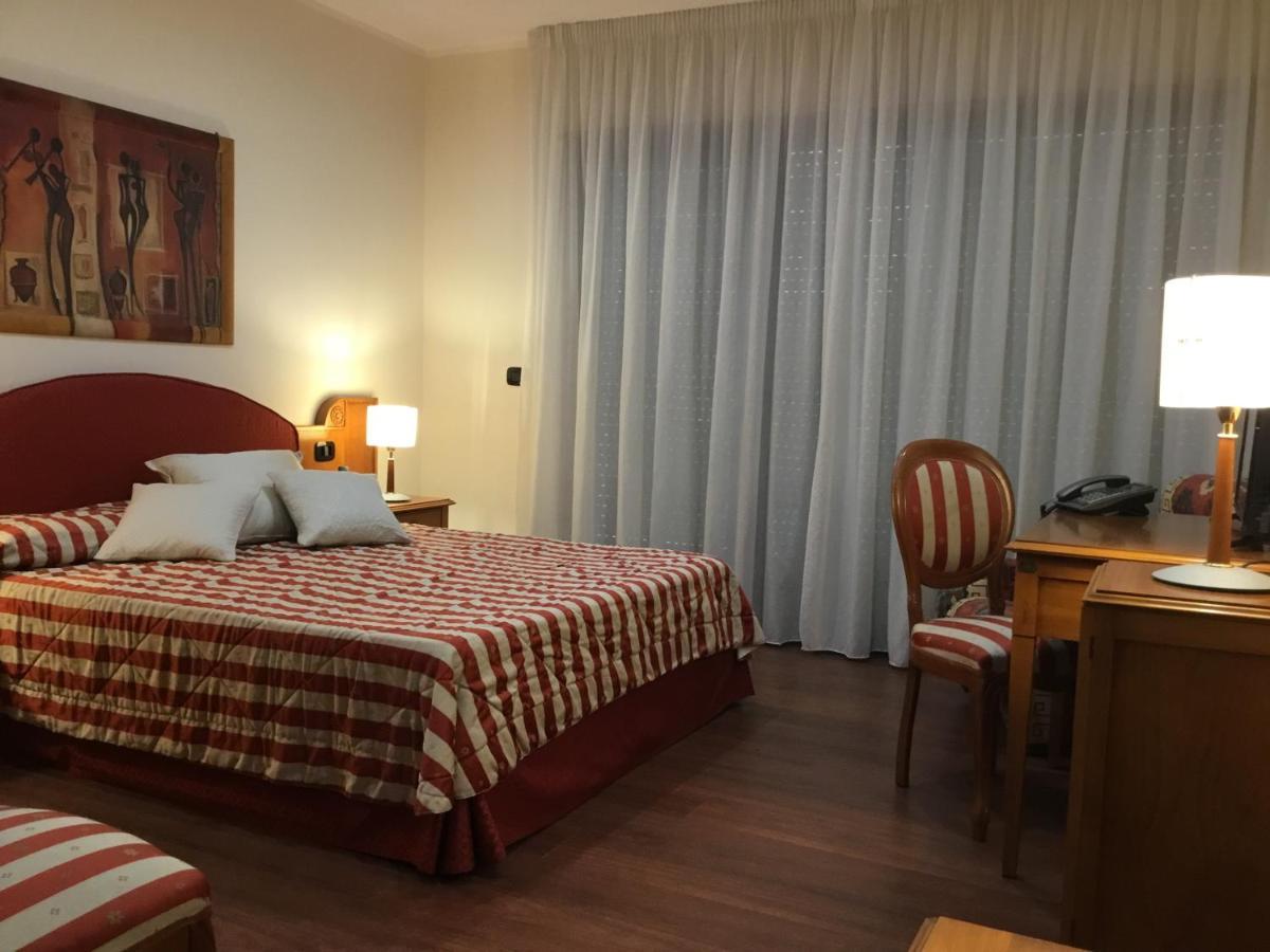Erania Hotel Сала Консилина Екстериор снимка